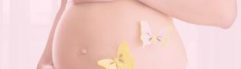 Babybauch mit zwei Händen und drei gelben Schmetterlingen darauf
